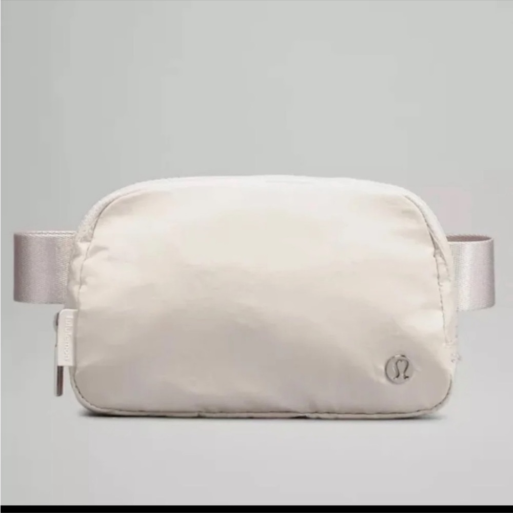 NWT Lululemon Everywhere Belt Bag White Opal be
